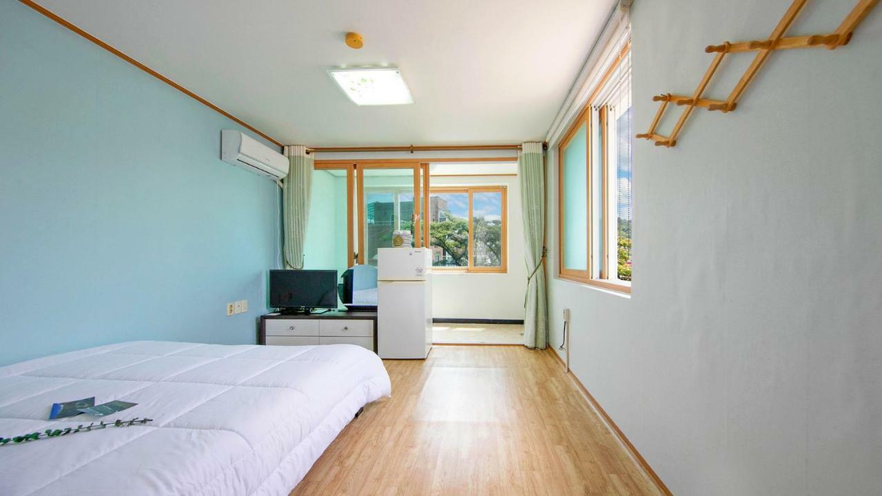 Samcheok Sol Beach Pension Экстерьер фото