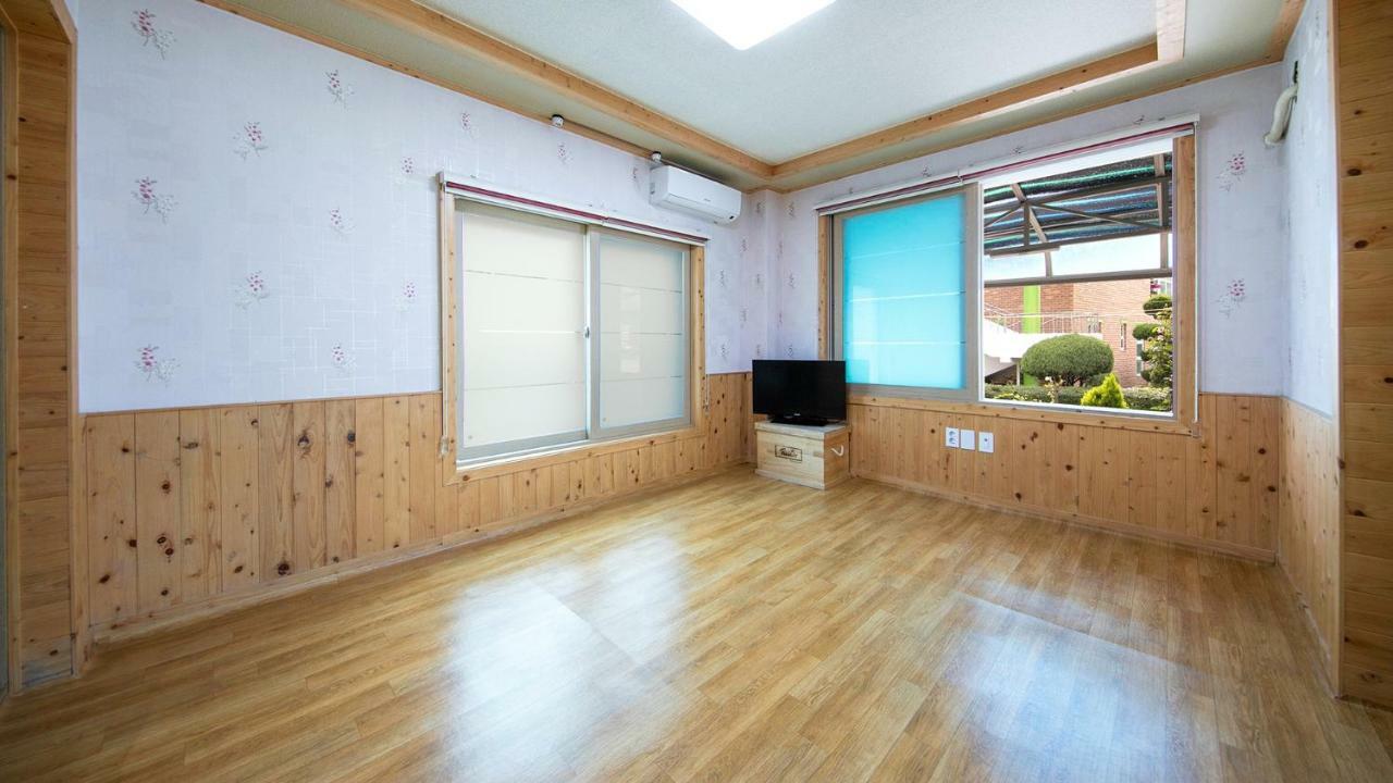 Samcheok Sol Beach Pension Экстерьер фото